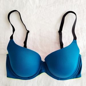 PINK Victoria's Secret Lightly Lined Wear Everywhere T-Shirt Bra 32DD